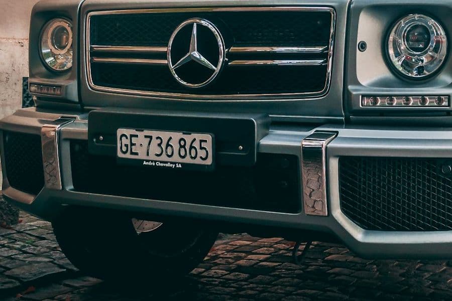 Front view of the silver Mercedes-AMG G 63 grille and lights