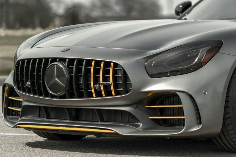 Front view of the grey Mercedes-AMG GT R and its vertical-slat grille