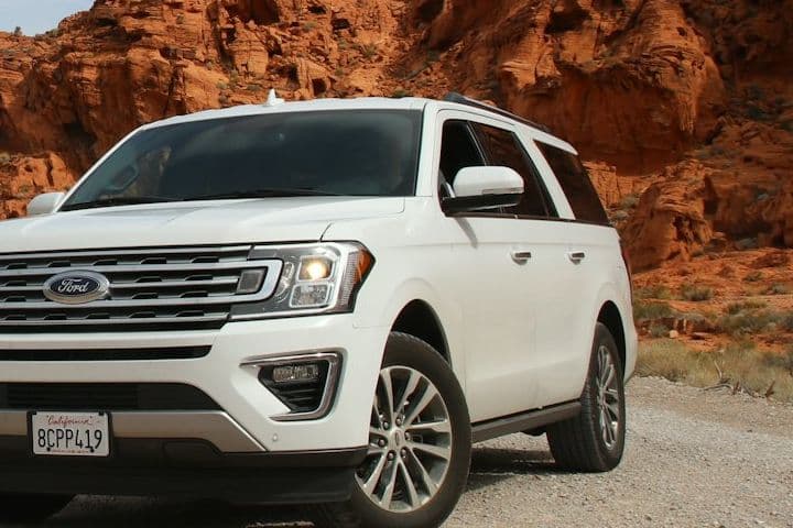 Front three-quarter view of the white Ford Expedition
