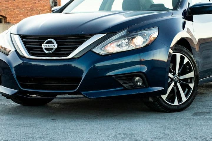 Front grille and headlight of the blue Nissan Altima