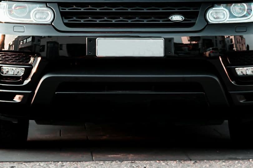 Lower grille and bumper detail of the black Range Rover Sport